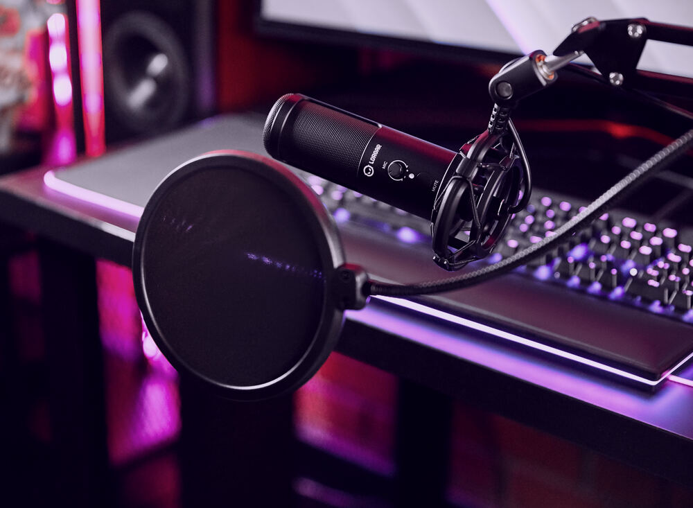 LORGAR Pro streaming kit — boom-arm microphone with a pop filter